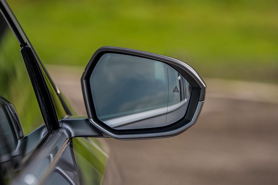 Outside Mirror Glass Image of i5 LWB