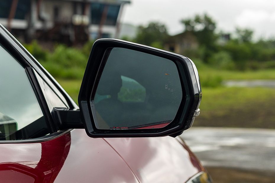 Outside Mirror Glass Image of BE 6