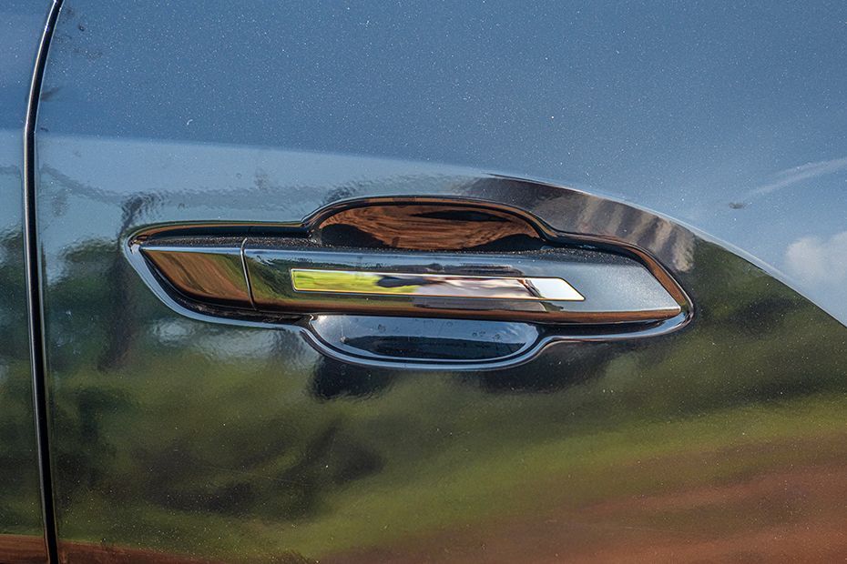 Rear Door Handle Image of Hector Tomahawk EV
