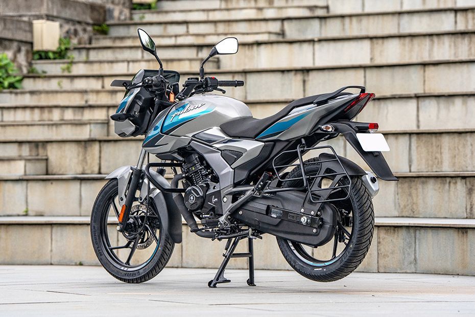 Rear Left Three Quarter View of Pulsar 125