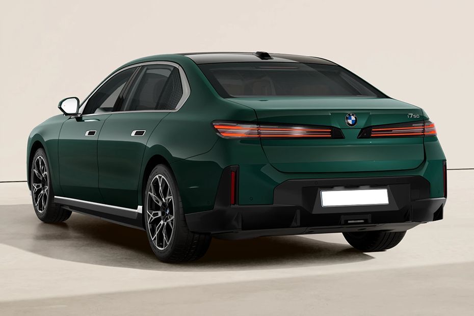 Rear Left Three Quarter View Image of i7