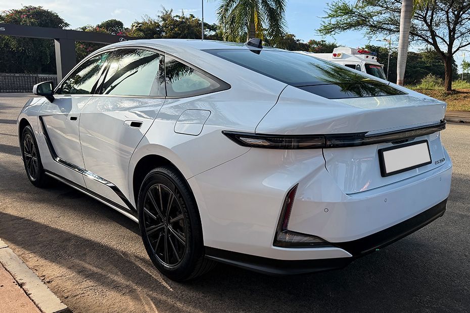 Rear Left Three Quarter View Image of ES 350h