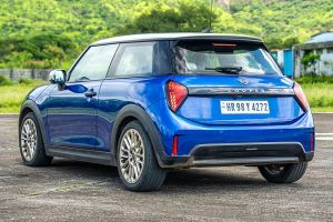 Rear Left Three Quarter View Image of Cooper S