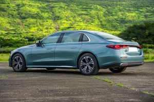 Rear Left Three Quarter View Image of E-Class