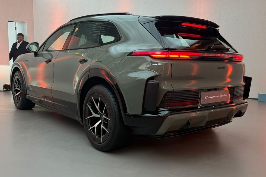 Rear Left Three Quarter View Image of Cayenne Electric