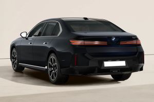 Rear Left Three Quarter View Image of 7 Series