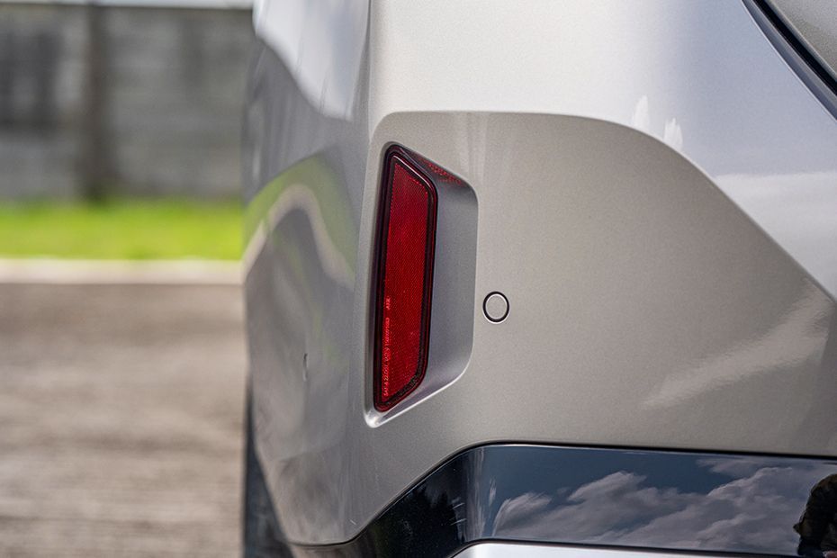 Rear Reflector Image of i5 LWB