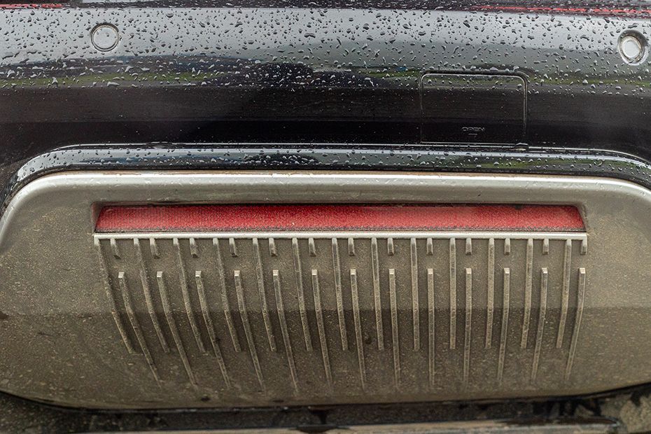 Rear Reflector Image of BE 6