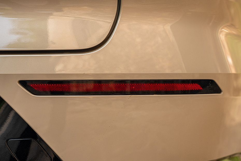 Rear Reflector Image of EX90