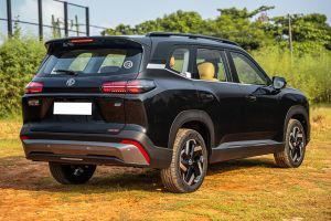 Rear Right Three Quarter View Image of Hector Tomahawk EV