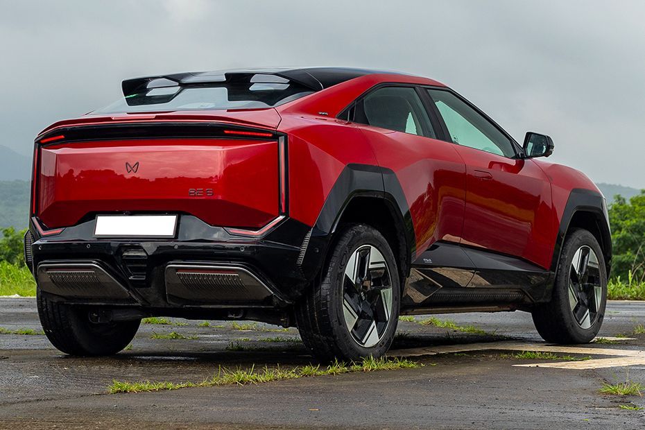 Rear Right Three Quarter View Image of BE 6