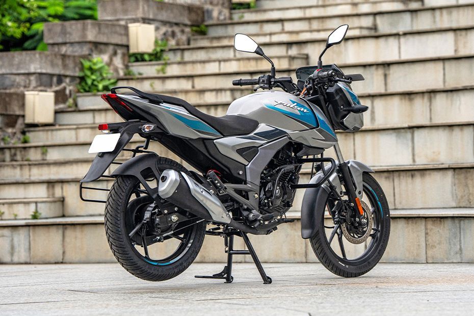 Rear Right Three Quarter View of Pulsar 125