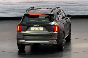 Rear Right Three Quarter View Image of Sorento