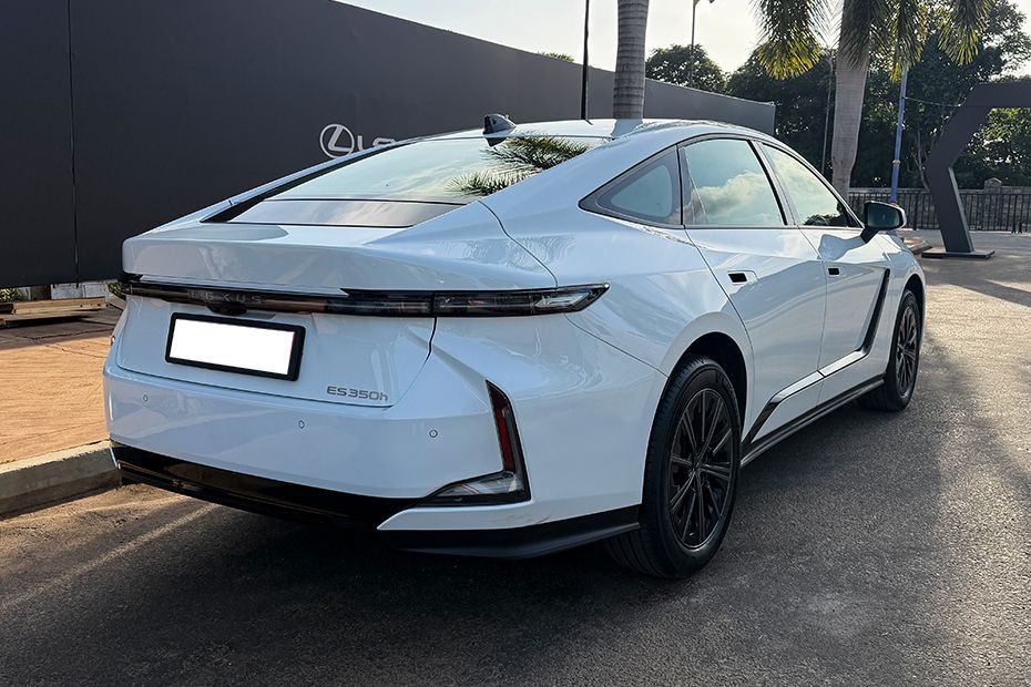 Rear Right Three Quarter View Image of ES 350h
