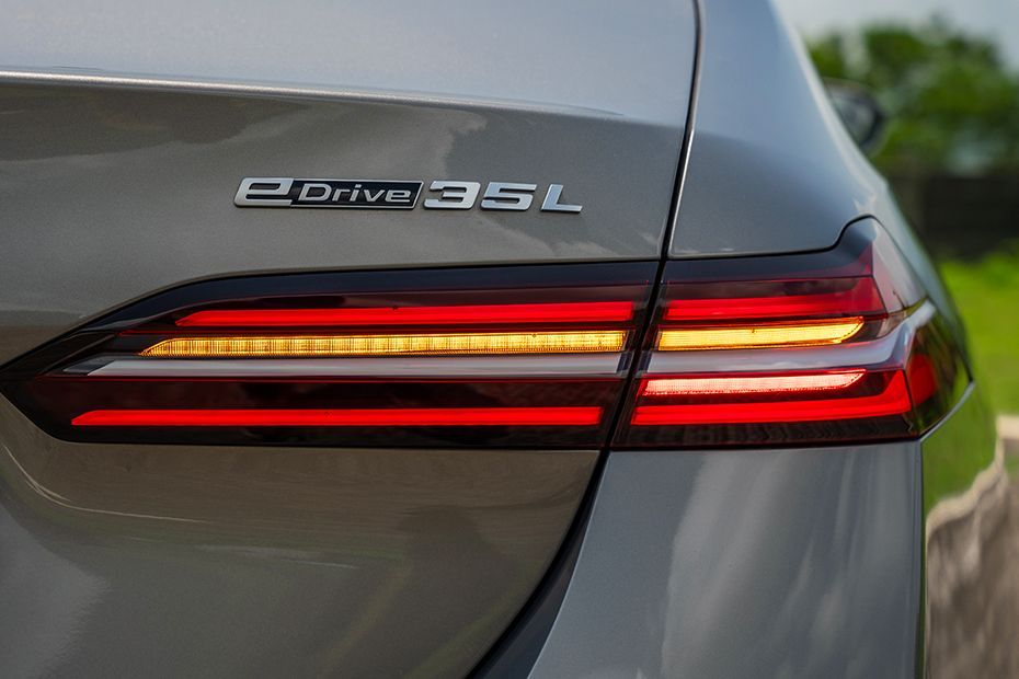 Turn Indicator (Rear) Image of i5 LWB