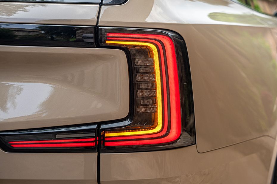 Turn Indicator (Rear) Image of EX90