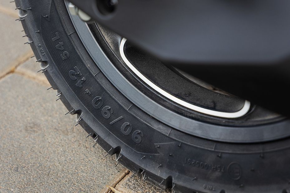 Rear Tyre of Wave