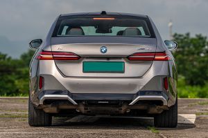 Rear View Image of i5 LWB