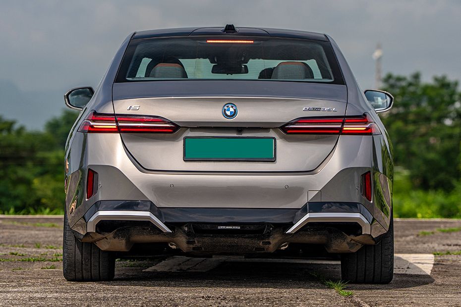 Rear View Image of i5 LWB