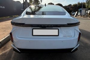Rear View Image of ES 350h