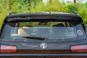 Rear WindShield Image of Hector Tomahawk EV