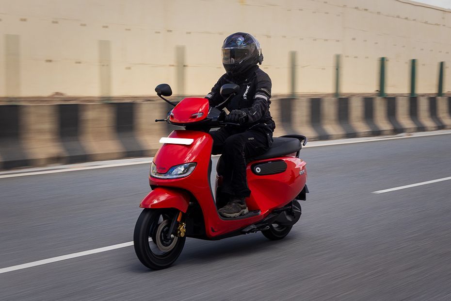 Riding: Front Left Quarter View of Wave