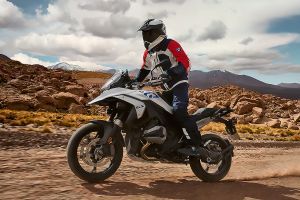 Riding: Front Left Quarter View of R 1300 GS