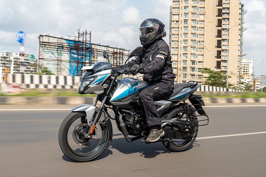 Riding: Front Left Quarter View of Pulsar 125
