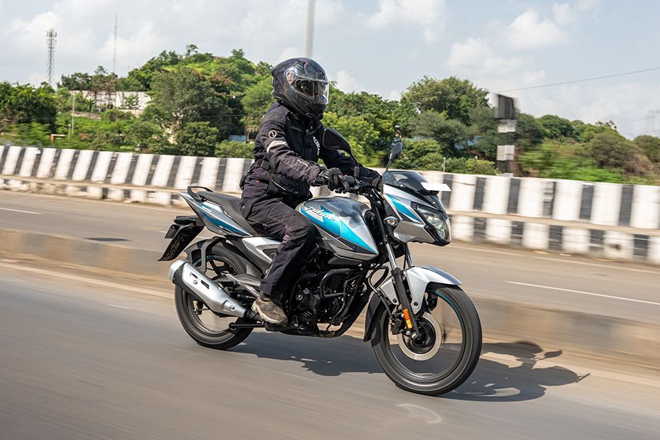 Riding: Front Right Quarter View of Pulsar 125