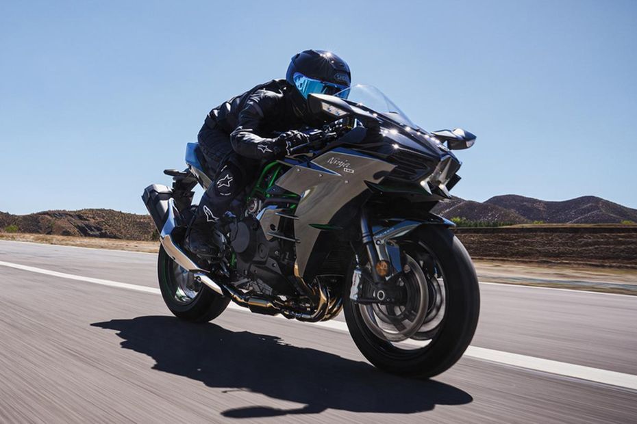 Riding: Front Right Quarter View of Ninja H2