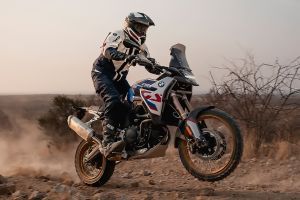 Riding: Front Right Quarter View of F 900 GS