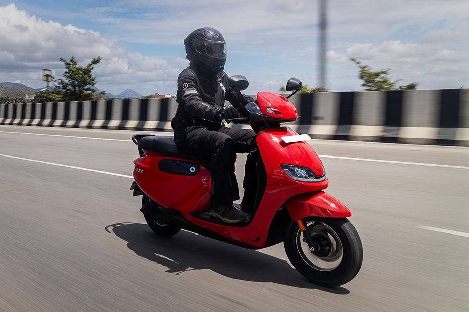 Riding: Front Right Quarter View of Wave