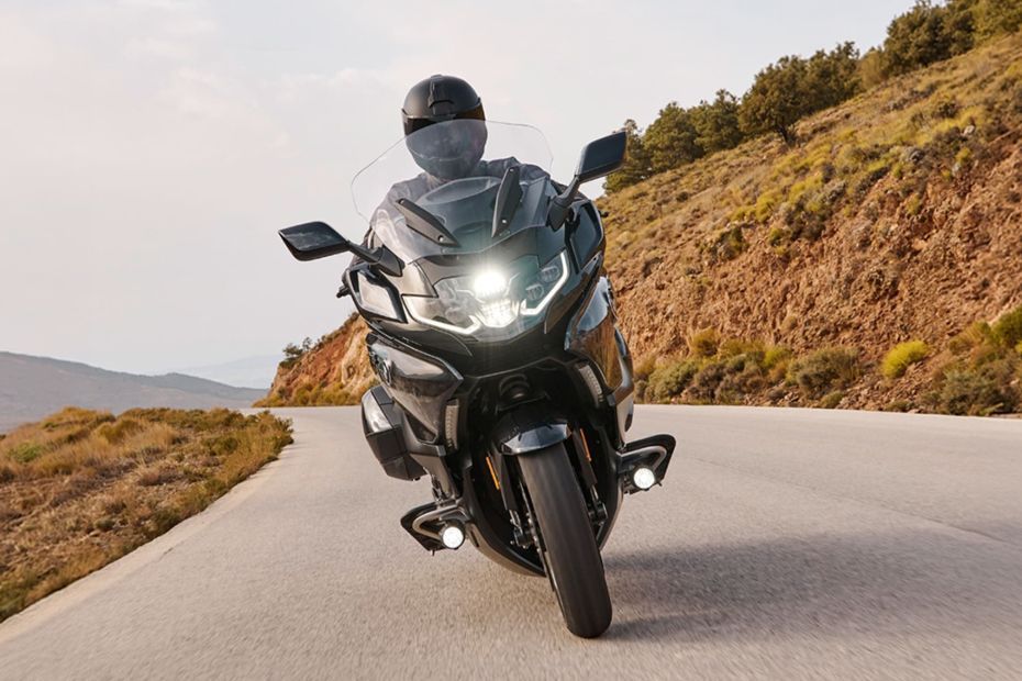 Riding: Front View of K 1600 Bagger