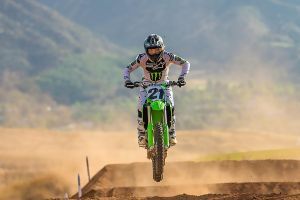 Riding: Front View of KX 450