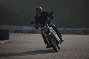 Riding: Front View of Quanta