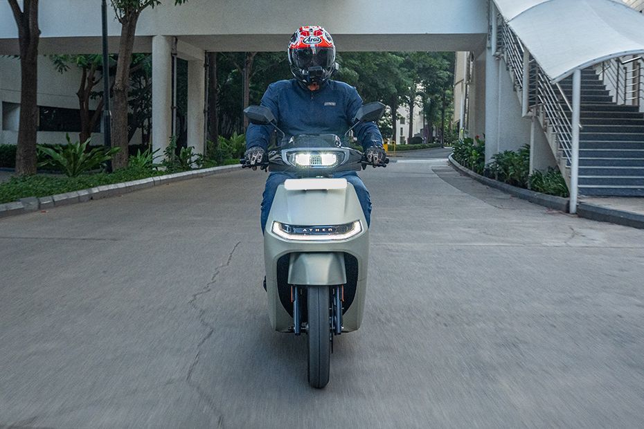 Riding: Front View of Konarc
