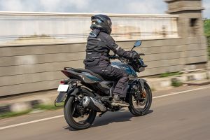 Riding: Rear Right Three Quarter View of Pulsar 125