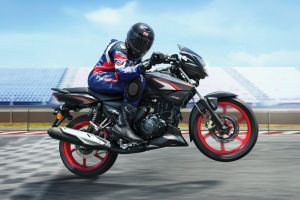 Riding: Side Profile (Right) View Profile View of Apache RTR 160