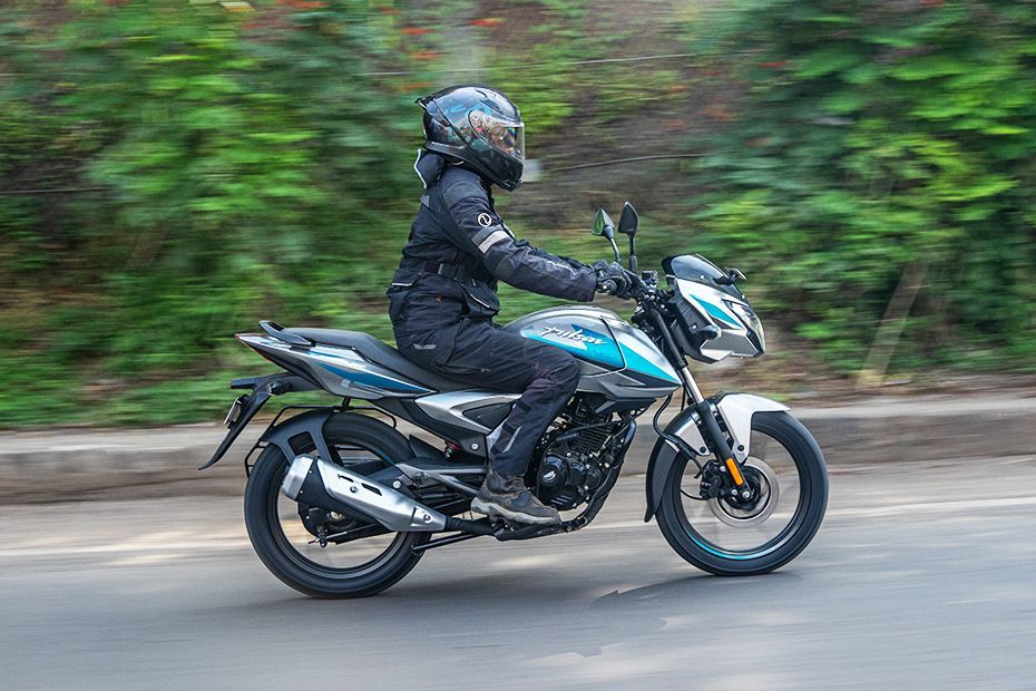Riding: Side Profile (Right) View Profile View of Pulsar 125