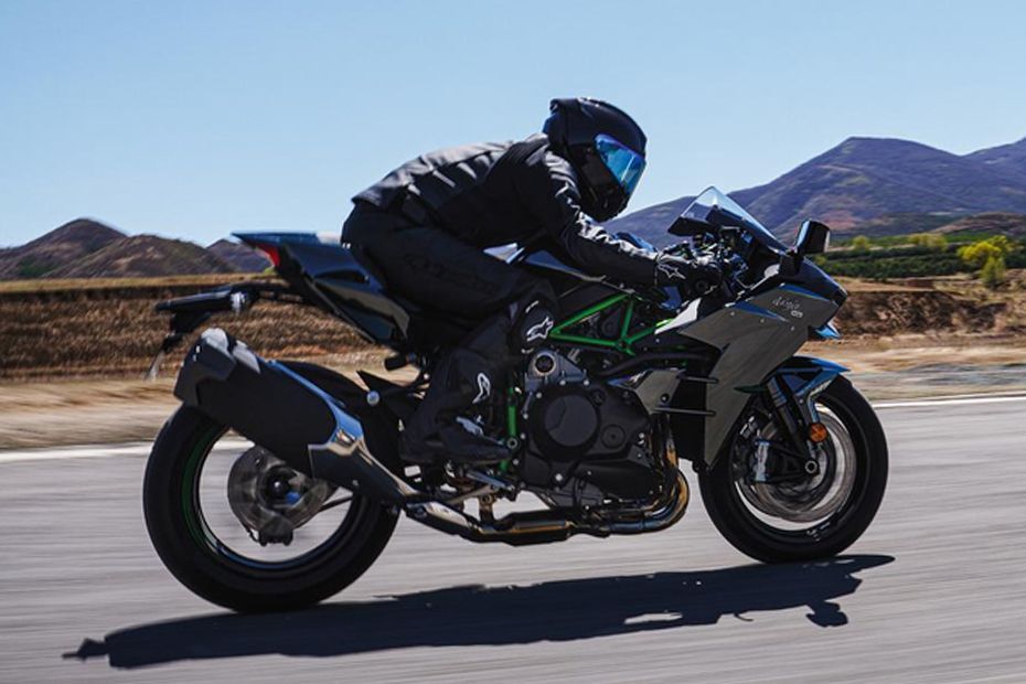 Riding: Side Profile (Right) View Profile View of Ninja H2