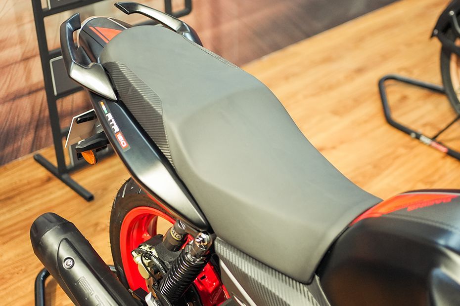 Seat of Apache RTR 160
