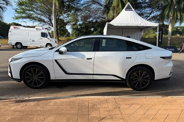 Side Profile View (Left) Image of ES 350h