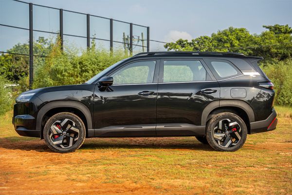Side Profile View (Left) Image of Hector Tomahawk EV