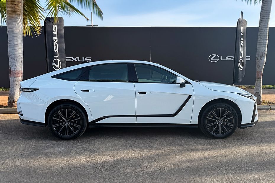 Side Profile View (Right) Image of ES 350h