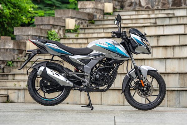 Side Profile View (Right) of Pulsar 125