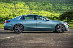 Side Profile View (Right) Image of E-Class