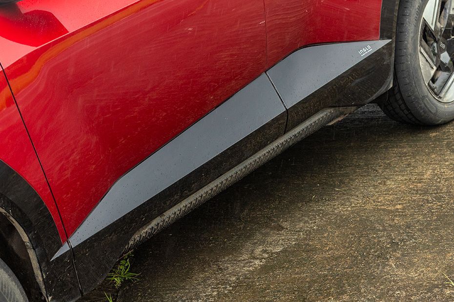 Side Skirt Image of BE 6