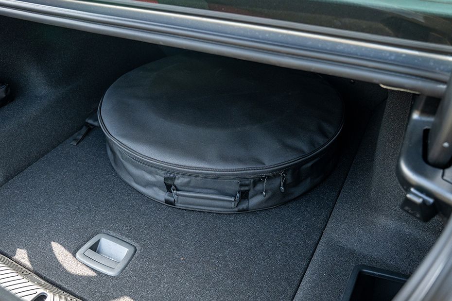 Spare Tyre Image of i5 LWB