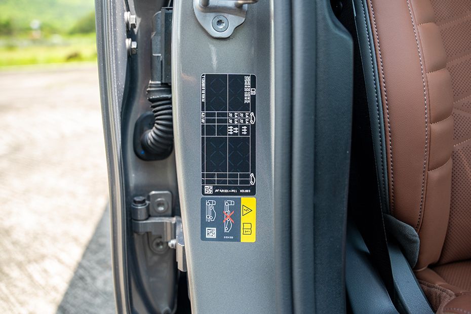 Tyre Pressure Information Image of i5 LWB