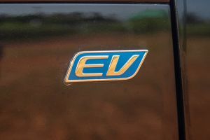 Variant Badge Image of Hector Tomahawk EV